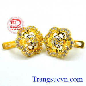 Đôi hoa tai bông hoa đá kết đẹp là sản phẩm bảo hành 6 tháng trên toàn quốc.
