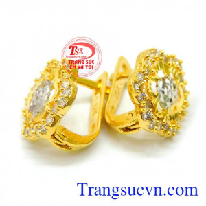 Đôi hoa tai bông hoa đá kết đẹp vàng 10k đảm bảo chất lượng vàng,kiểu dáng chế tác đẹp,tinh xảo,trẻ trung kết hợp với trang phục dễ dàng.