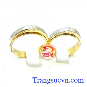 Nhẫn cưới còn là biểu trưng cho sự thủy chung, lâu bền, mang ý nghĩa nghiêm túc hơn vì kể từ khi họ trao nhẫn cưới cho nhau họ đã chính thức làm vợ chồng