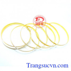 Nhằm làm tôn lên vẻ đẹp quyến rũ khi đeo sang trọng phù hợp với phái đẹp tạo nên một vẻ đẹp thuần túy. Bộ vòng tuần nữ tính thời trang