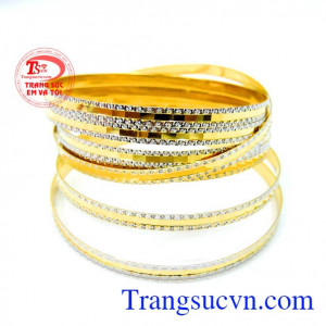 Bộ vòng tuần nữ tính thời trang kiểu chế tác đẹp đường nét hoa văn đa dạng và phong phú.