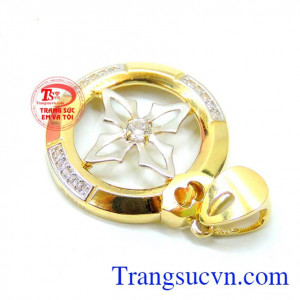 Mặt dây chuyền nữ vàng đẹp được nhiều người yêu thích
