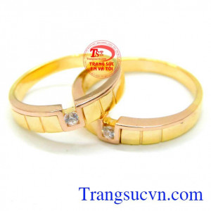 Nhẫn cưới tình yêu thủy chung là món quà ý nghĩa hạnh phúc nhất mà các đôi trai gái nên chọn cho ngày trọng đại của mình