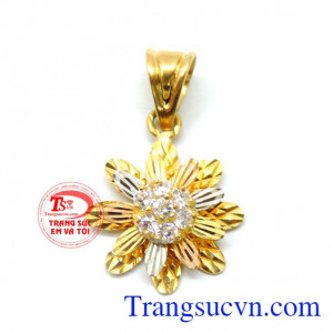 Sản phẩm mặt dây nữ korea bông hoa may mắn là mặt dây chuyền vàng tây dành cho nữ