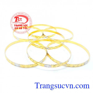 Bán vòng tuần 7 chiếc vàng tây Bán vòng tuần với nhiều kiểu chế tác đẹp đường nét hoa văn đa dạng và phong phú.
