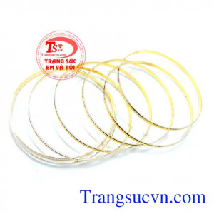 Bán vòng tuần với nhiều kiểu chế tác đẹp đường nét hoa văn đa dạng và phong phú nhằm làm tôn lên vẻ đẹp quyến rũ khi đeo.