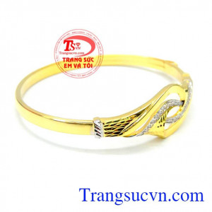 Bán sản phẩm vòng tay vàng thiết kế kiểu dáng tinh tế. 