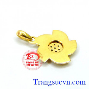 Mặt dây chuyền nữ vàng quý phái dễ kết hợp cùng nhiều kiểu dây chuyền vàng