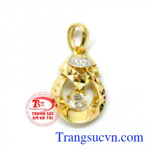 Sản phẩm mặt dây chuyền nữ phù hợp mọi lứa tuổi, hợp thời trang và sang trọng quý phái dễ kết hợp với trang phục