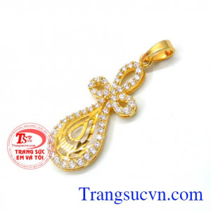 Mặt dây chuyền nữ vàng quý phái dễ kết hợp cùng nhiều kiểu dây chuyền vàng
