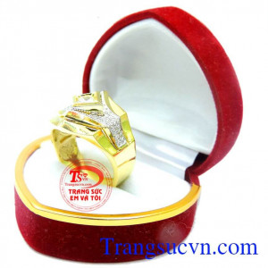 Nhẫn nam đá trắng thiết kế đơn giản nhưng vãn toát lên được vẻ quý tôc nhẫn vàng tây dành cho nam