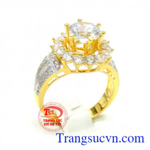 Thiết kế theo sự thùy mị của phái nữ, trang sức em và tôi luôn cung cấp những sản phẩm tốt nhất và đảm bảo chất lượng. Nhẫn nữ vàng kim cương lấp lánh
