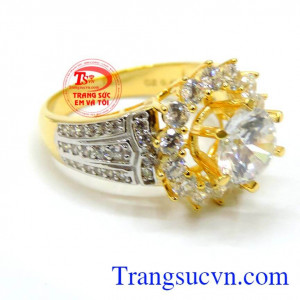Thích hợp với nhiều bạn nữ được gắn đá tinh tế. Nhẫn nữ vàng kim cương lấp lánh