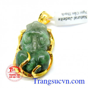 Mặt dây tỳ hưu jadeite bọc vàng là biểu tượng tài lộc ưa chuộng bậc nhất của các doanh nhân, thương nhân và có thể nói là của hầu hết những người có sự nghiệp thành đạt