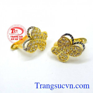 Đôi hoa tái bướm xinh vàng 10k hoa tai vàng tây chế tác tinh xảo, mang đến vẻ đẹp thời trang quý phái cho người đeo.