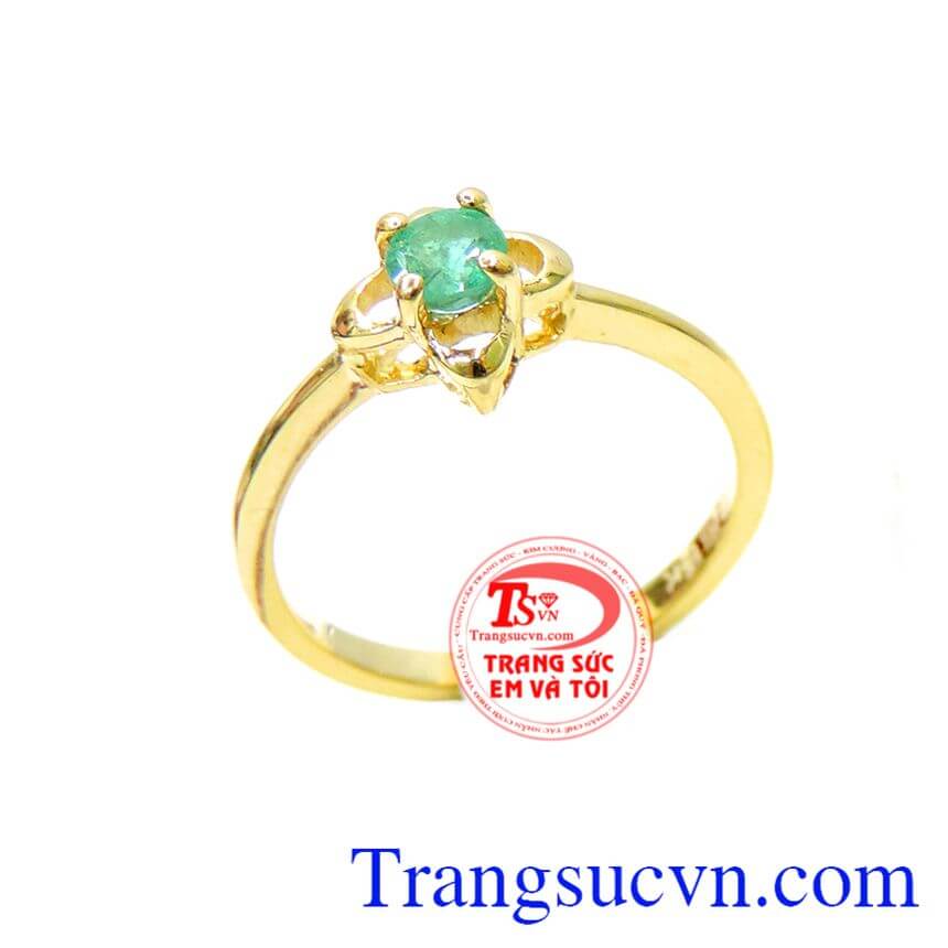 Nhẫn nữ emerald đeo sáng đẹp