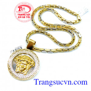Bộ sản phẩm là sự kết hơp của mặt dây vàng 18k và dây chuyền vàng 18k italy đeo bền đẹp.