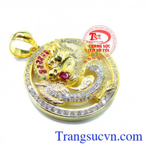 tôn lên được sự cao quý trong các cuộc giao tiếp sản phẩm mặt dây chuyền vàng được thiết kế và chế tác trên máy 3D đảm bảo tinh xảo khách hàng ưa chuộng nhiều năm.