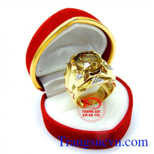 Nhẫn nam thạch anh hợp phong thủy là viên đá kinh doanh để thu hút vận may tài lộc, buôn may bán đắt hợp phong thủy