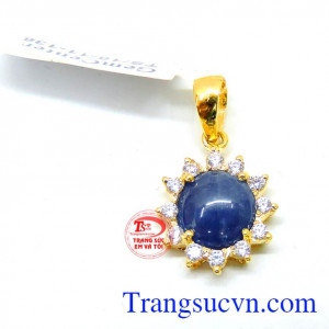 Mặt saphire nữ đẹp mang lại hạnh phúc nhẫn Sapphire đặc biệt thích hợp cho những gia chủ mệnh Thủy, mệnh Mộc năng lượng của viên Đá sẽ tạo ra nguồn năng lượng đặc biệt mang lại vạn điều may mắn, bảo vệ họ luôn được an toàn