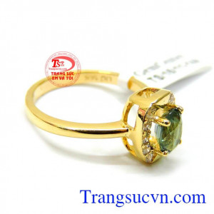 Là sản phẩm hot ở xu hướng hiện nay. Nhẫn nữ saphire dành tặng phái đẹp