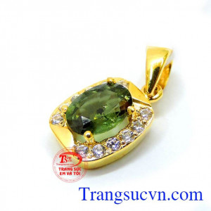 Đá quý không chỉ tôn vinh nét tinh tế, quyến rũ, mà còn mang lại may mắn, niềm tin, an lành và ý nghĩa tâm linh lớn lao cho người sử dụng