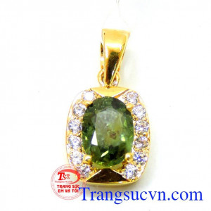 Mặt nữ saphire thiên nhiên đẹp tôn lên nét sang trọng, quý phái, người yêu thời trang nên sử dụng