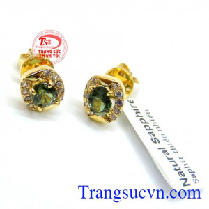 Hoa tai saphire hạnh phúc cho nữ không chỉ cho bạn vẻ đẹp sang trọng mà còn có ý nghĩa phong thủy là mang lại nhiều điều may mắn, tốt lành trong cuộc sống