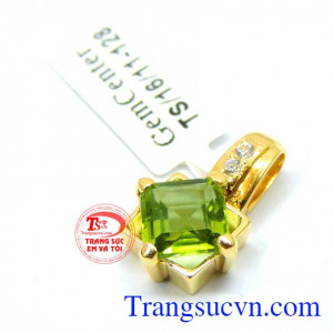 Mặt dây peridot nữ tính yêu thương