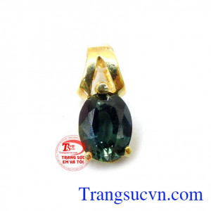 Mặt saphire nữ là viên đá của sự giàu sang, sung túc, giúp đạt được mục đích mong muốn, giúp cân bằng và kích họat rối dương, loại khỏi đầu ốc những suy nghĩ tiêu cực theo mệnh xinh xắn