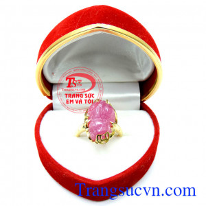 Nhẫn nữ tỳ hưu ruby tài lộc nhẫn thiết kế đẹp sang trọng mang lại vẻ đẹp quý phái. 
