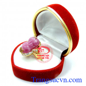 Đeo hợp thời trang hợp mệnh mang lại nhiều may mắn ruby thiên nhiên đẹp có giấy kiểm định. Tỳ hưu ruby vẻ đẹp cho nữ tính