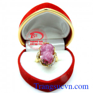 Tỳ hưu ruby vẻ đẹp cho nữ tính mang lại may mắn trong công việc, chiêu tài, phát lộc,trấn nhà để tránh tà khí, mang lại điều tốt lành, hóa giải sao ngũ hoàng đại sát. 