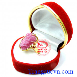 Mang lại may mắn và hộ mệnh. Nhẫn nữ tỳ hưu ruby thời trang đẹp