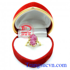Nhẫn tỳ hưu ruby cá tính đẹp có tác dụng đem đến vận khí tốt và bình an.
