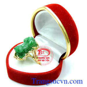 Mang lại may mắn và hộ mệnh. Nhẫn tỳ hưu jadeite cá tính đẹp