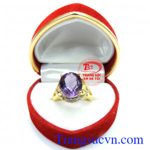Nhẫn thạch anh tím thời trang đẹp với thiết kế tinh tế tỷ mỉ. 