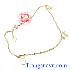 Chất liệu vàng 10k sáng bóng.