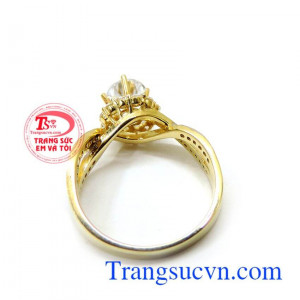 Đính đá lấp lánh các quý cô sẽ thêm phần cá tính. Nhẫn nữ xinh xắn thời trang