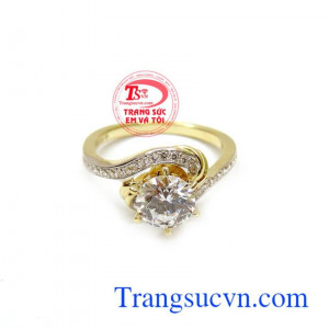 Nhẫn nữ đính đá điệu đà đẹp được làm cách điệu thành nhẫn đính đá đẹp trên nhẫn. 