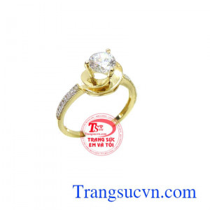 Toàn bộ chiếc nhẫn có trang trí nhiều nét đẹp lung linh. Nhẫn nữ vàng quà tặng yêu thương