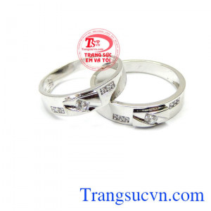 Nhẫn cưới sánh bước bên nhau rất phù hợp với tất cả các bạn trẻ đang yêu và đã yêu