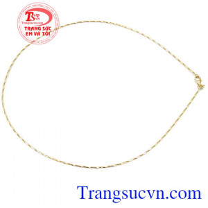 Đó chính là kiềng vàng nữ đẹp sang trọng tôn lên vẻ đẹp của phái đẹp, tự tin khoe làn da trắng sáng.