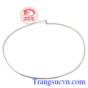 Nhưng lại được rất nhiều khách hàng lựa chọn bởi kiểu dáng nhẹ nhàng nữ tính của nó. Kiềng nữ vàng trắng yêu thương