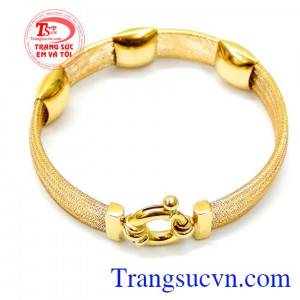 Là món quà ý nghĩa cho các chị em phụ nữ nên chọn cho bộ nữ trang của mình. Lắc tay nữ thời trang trẻ trung