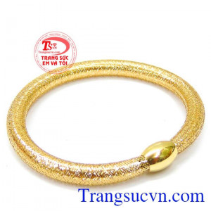Vòng tay vàng 18k sang trọng với thiết kế đẹp mắt và thời trang, phụ kiện nữ tính không thể thiếu cho các bạn gái. 