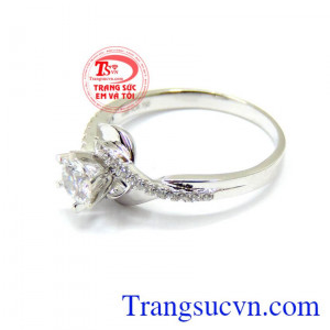 Nhẫn nữ đá đẹp dịu dàng đẹp là chiếc nhẫn nữ đẹp đẽ, xinh xắn.