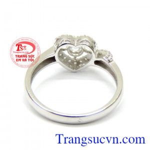 Chất lượng vàng đảm bảo,thế tác tinh tế. Nhẫn nữ vàng trắng ngọt ngào