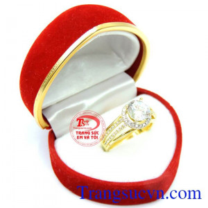 Với thiết kế đơn giản nhưng vẫn mang sự nữ tính và sang trọng. Nhẫn nữ xinh cá tính gắn đá