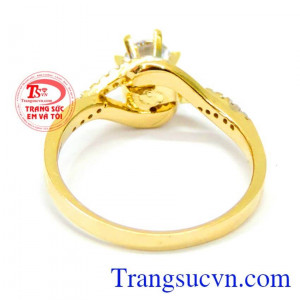 Thiết kế theo sự thùy mị của phái nữ. Nhẫn nữ đá đẹp hạnh phúc 18k